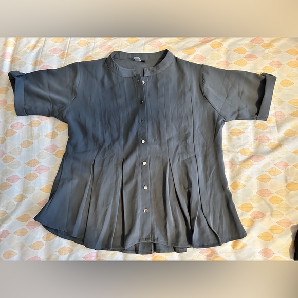 Casual buttoned down peplum top - Picture 2 of 2